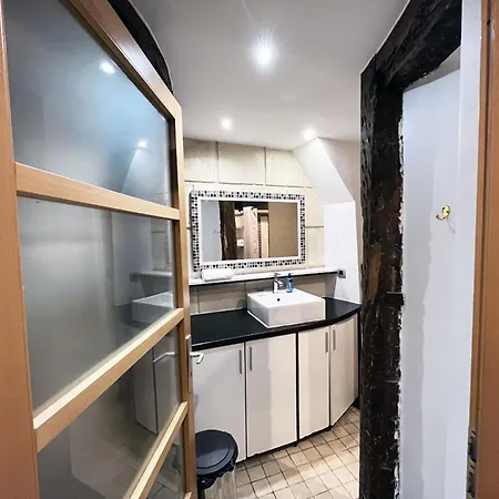 Апартаменты Urban Flat 43 - Charming Parisian Flat Near Grands Boulevards Париж